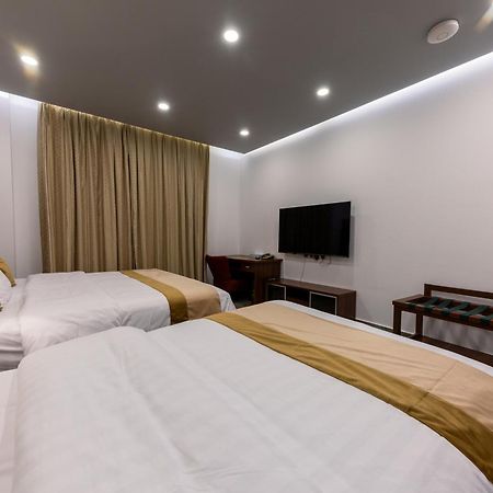فندق روزالينا Yanbu Exteriör bild