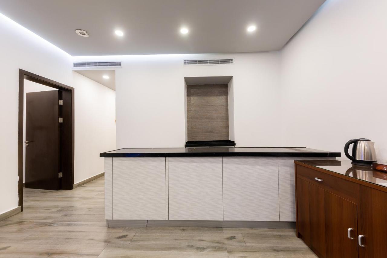 فندق روزالينا Yanbu Exteriör bild
